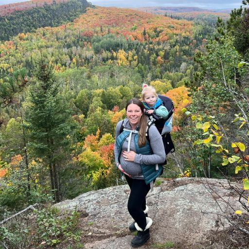 Leggings keep your warm during your pregnant hikes